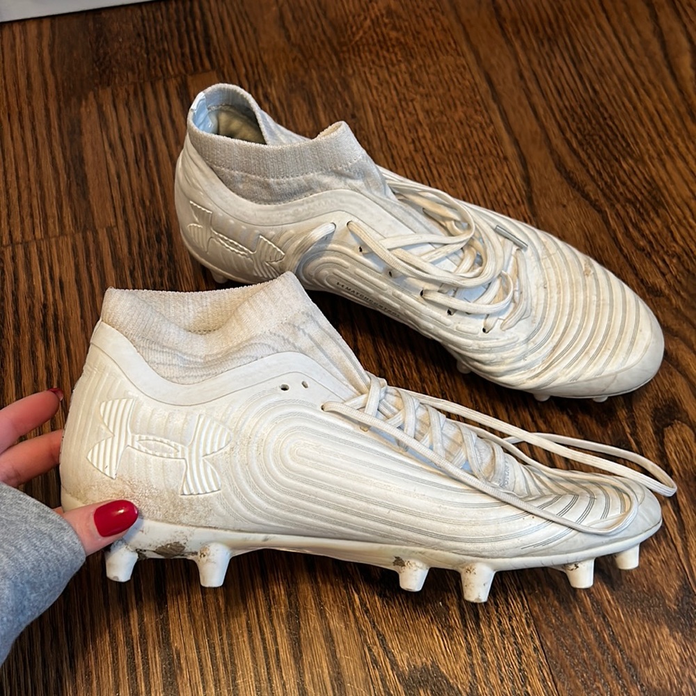 White Under Armor Magnetico soccer cleats size 8.5 (USA)